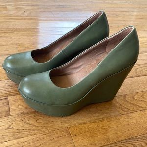Kork-Ease Olive Green Wedge Heels, Size 9